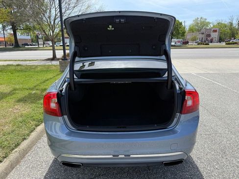 Used 2018 Volvo S60 T5 Inscription image 16