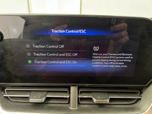 Used 2025 Chevrolet Trax LT FWD image 57