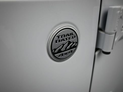 Used 2022 Jeep Wrangler Unlimited Sahara image 47