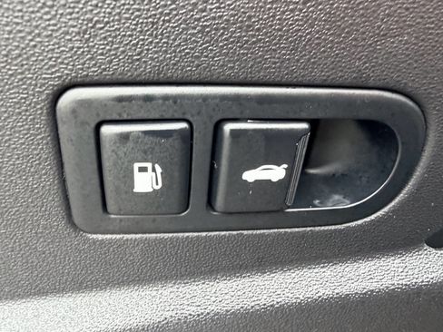 Used 2013 Hyundai Genesis 3.8 image 41