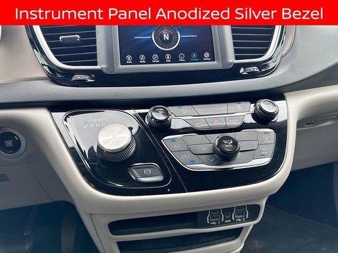 Used 2021 Chrysler Voyager Lxi image 15