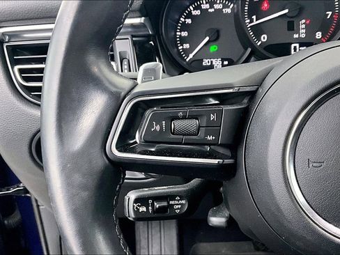 Used 2023 Porsche Macan image 26