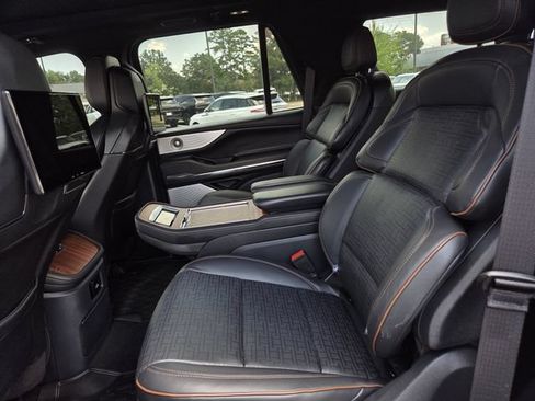 Certified 2025 Lincoln Navigator Black Label AWD/4WD image 18
