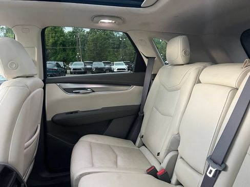 Used 2018 Cadillac XT5 Luxury w/ Driver Awareness Package FWD image 18