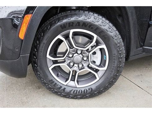 Used 2023 Jeep Grand Cherokee Trailhawk w/ Advanced Protech Group II image 31