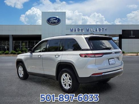 Used 2023 Jeep Grand Cherokee Laredo RWD image 4