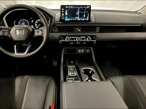 Used 2025 Honda Pilot Touring image 19