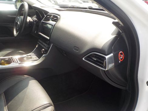 Used 2017 Jaguar XE Prestige image 28