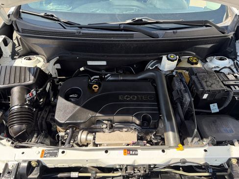 Used 2018 Chevrolet Equinox LT FWD image 32
