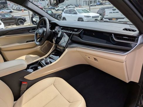 Used 2022 Jeep Grand Cherokee Limited 4xe image 31