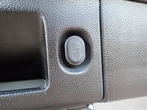 Used 2018 Cadillac Escalade Premium Luxury image 9