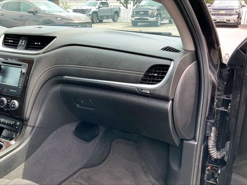 Used 2017 Chevrolet Traverse LT w/ Style and Technology Package FWD image 15