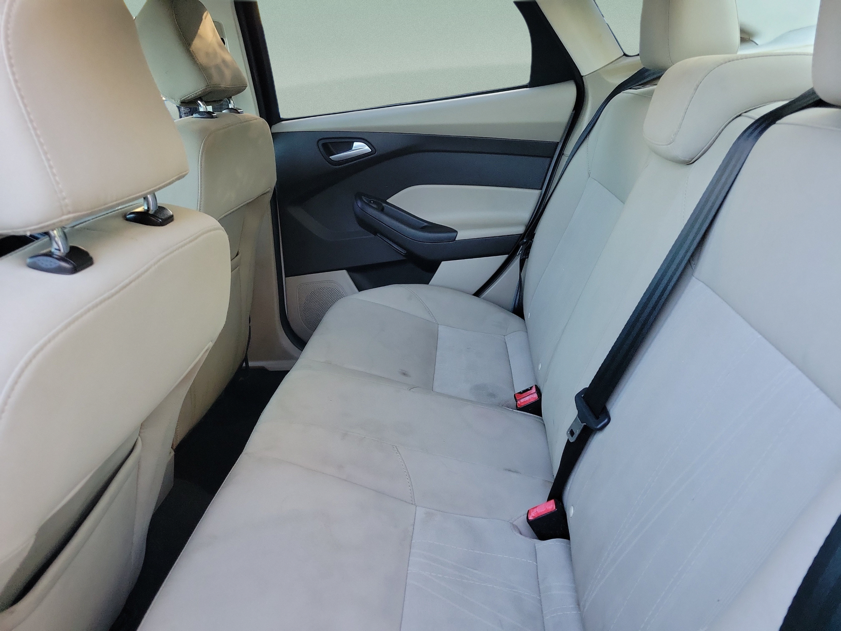 Used 2017 Ford Focus SE FWD image 6
