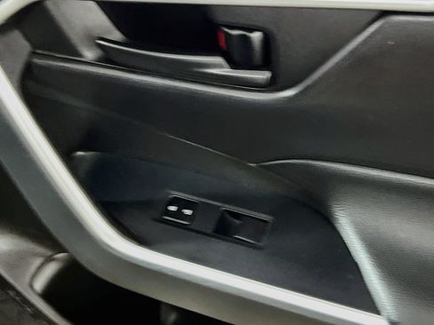 Used 2022 Toyota RAV4 LE FWD image 32