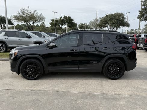 Used 2023 GMC Terrain SLT w/ Elevation Edition image 8