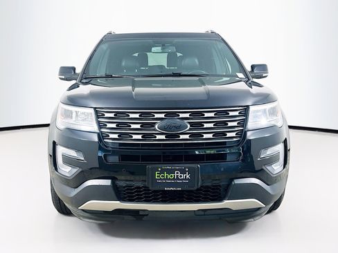 Used 2017 Ford Explorer XLT w/ Equipment Group 202A AWD/4WD image 2