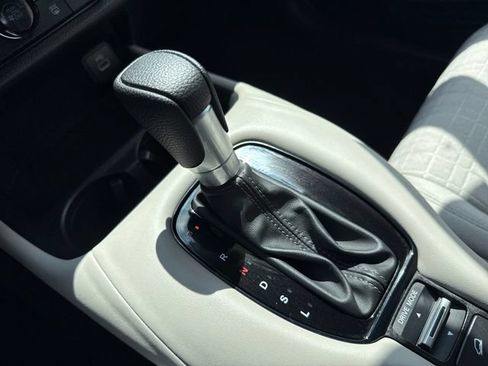 Certified 2025 Honda HR-V LX image 29