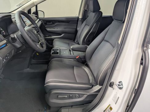 New 2026 Honda Odyssey Touring image 11