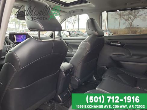 Used 2023 Toyota Highlander XLE image 12