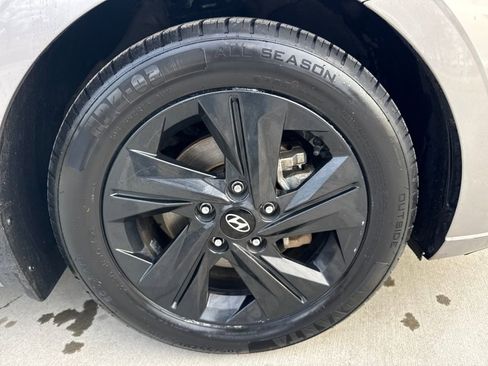 Used 2023 Hyundai Elantra SEL image 11