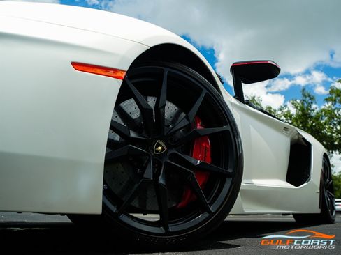 Used 2016 Lamborghini Aventador LP 700-4 image 11