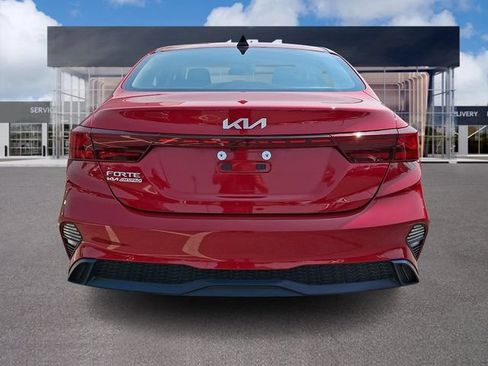 Used 2022 Kia Forte LXS w/ LXS Technology Package FWD image 5