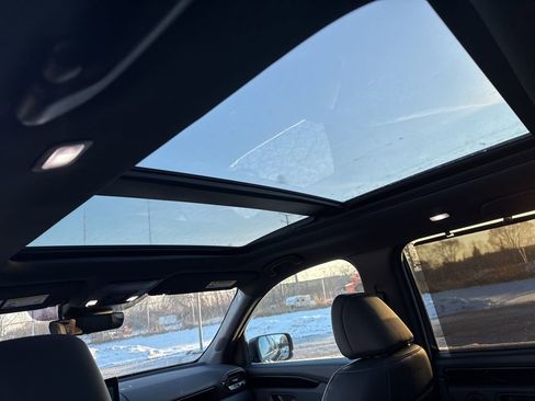 Used 2025 Honda Pilot TrailSport image 14