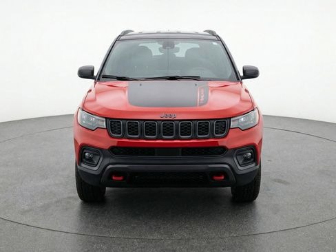 Used 2025 Jeep Compass Trailhawk AWD/4WD image 2