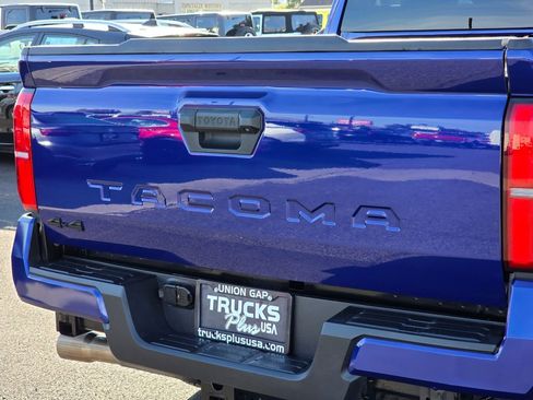 Used 2025 Toyota Tacoma TRD Off-Road image 13