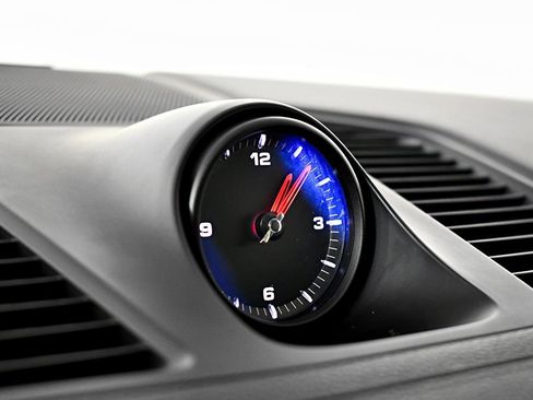 Used 2019 Porsche Cayenne image 32