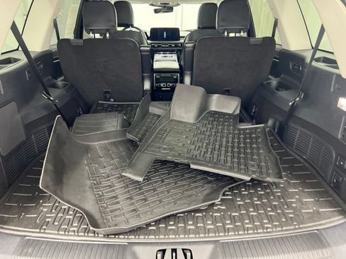 Used 2025 Lincoln Aviator AWD image 9