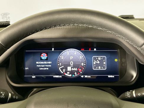 Used 2025 Land Rover Defender 110 X-Dynamic SE AWD/4WD image 10