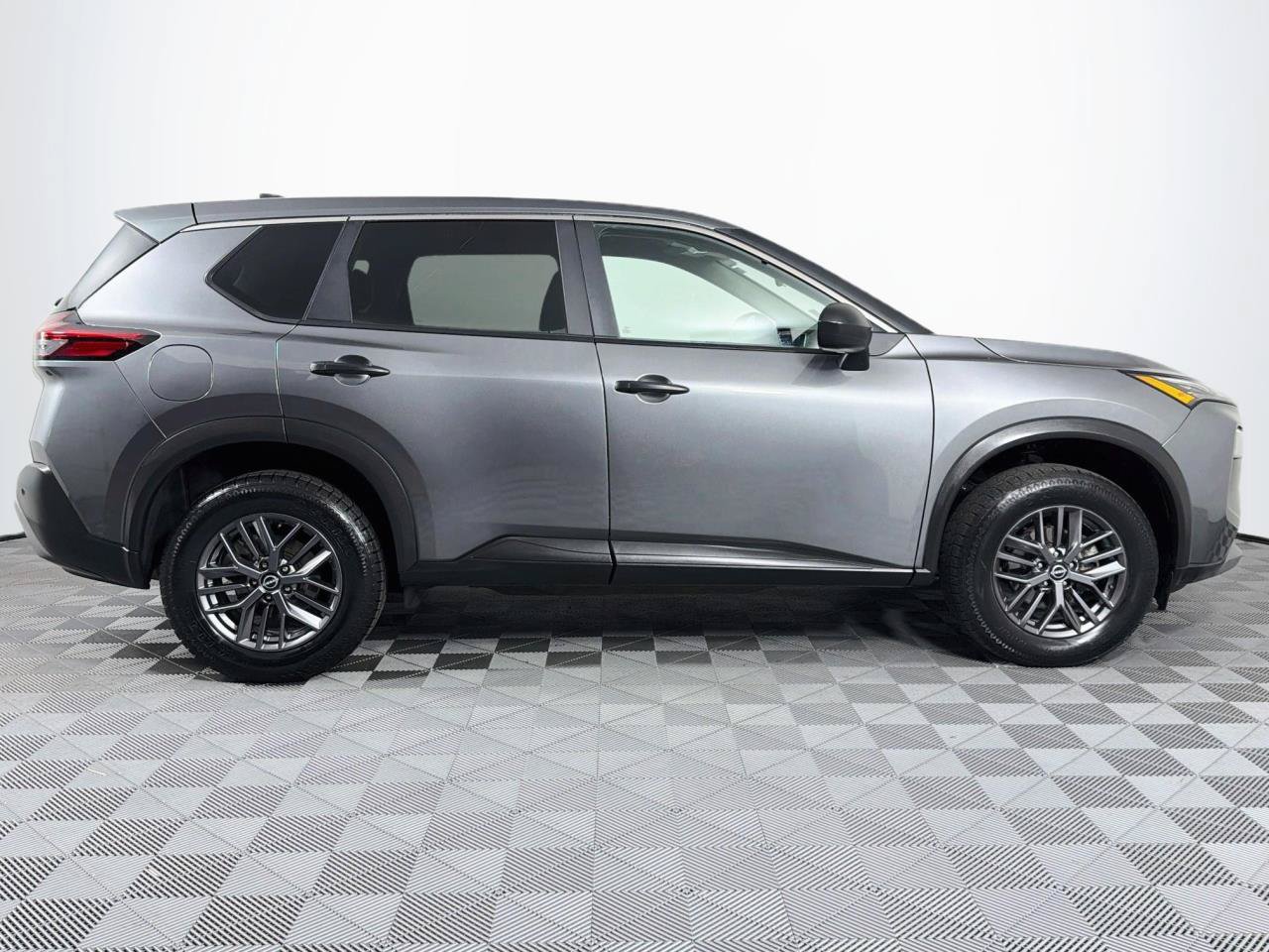 Used 2023 Nissan Rogue S AWD/4WD image 26