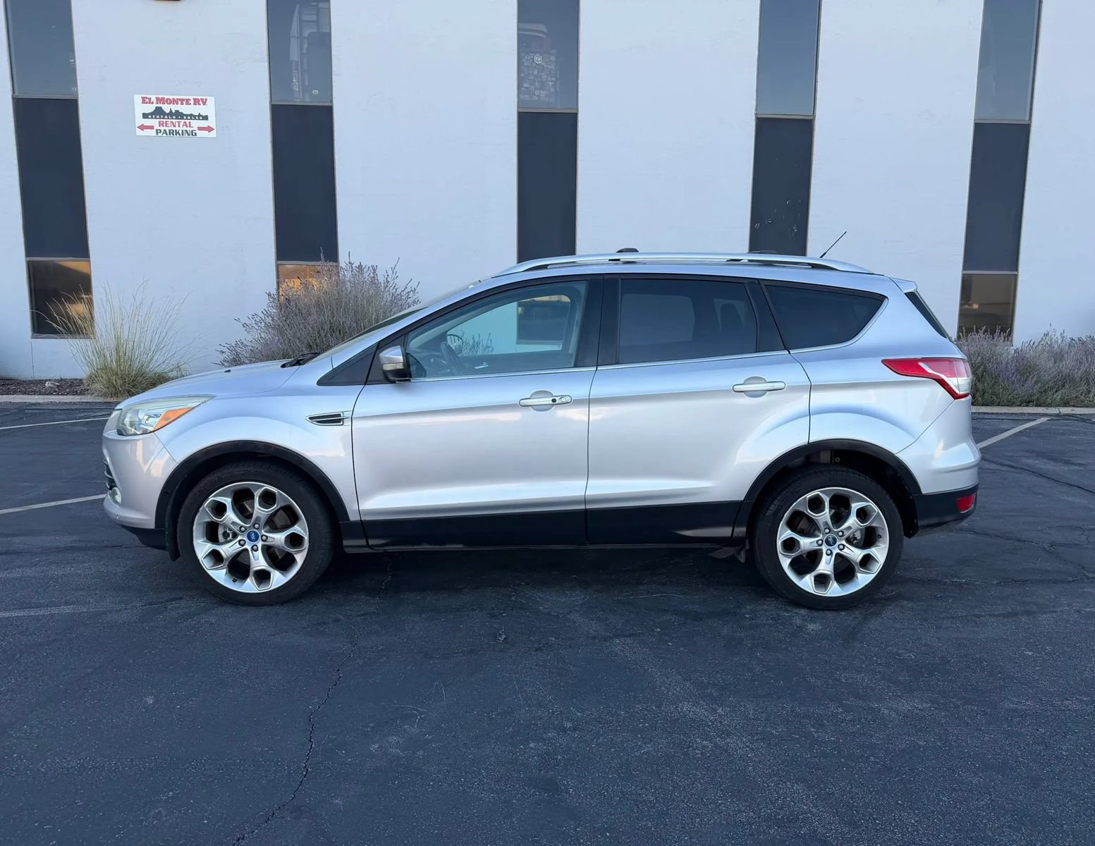 Used 2013 Ford Escape Titanium w/ Parking Technology Pkg FWD image 2