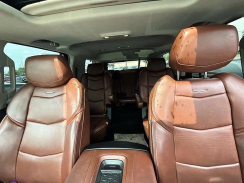 Used 2017 Cadillac Escalade Luxury AWD/4WD image 39