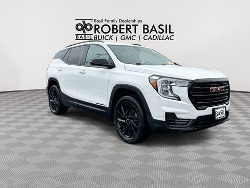 Used 2023 GMC Terrain SLE w/ Driver Convenience Package AWD/4WD image 2