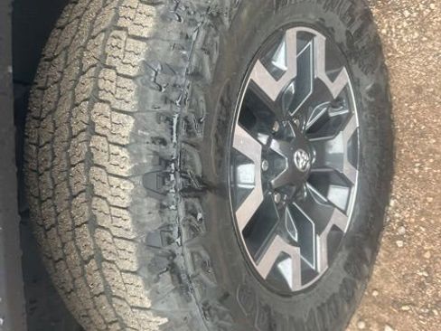 Used 2023 Toyota Tacoma TRD Off-Road w/ Technology Package AWD/4WD image 9