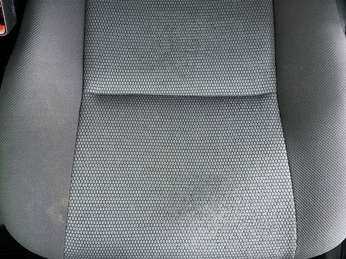 Used 2005 Toyota Matrix XR FWD image 17