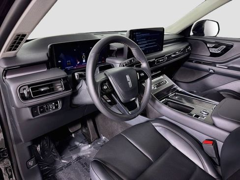 Used 2026 Lincoln Aviator 2WD image 9