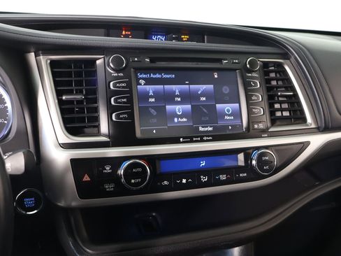 Used 2019 Toyota Highlander SE image 5