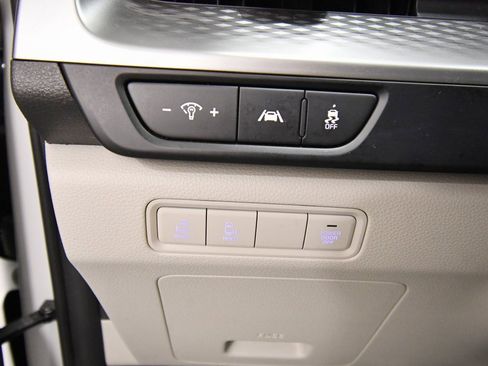 Certified 2024 Kia Carnival LX image 19