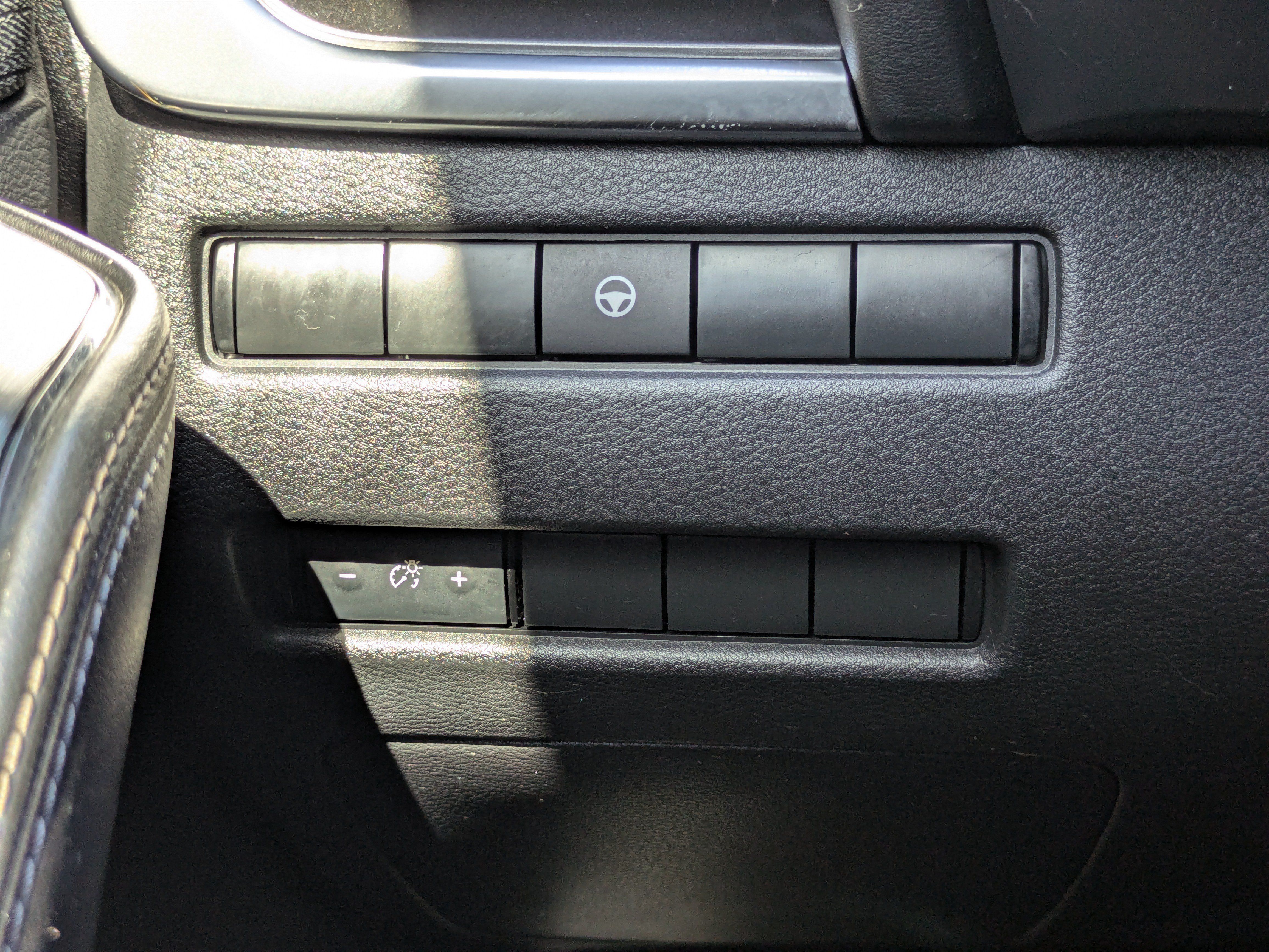 Used 2023 Nissan Rogue SV FWD image 35