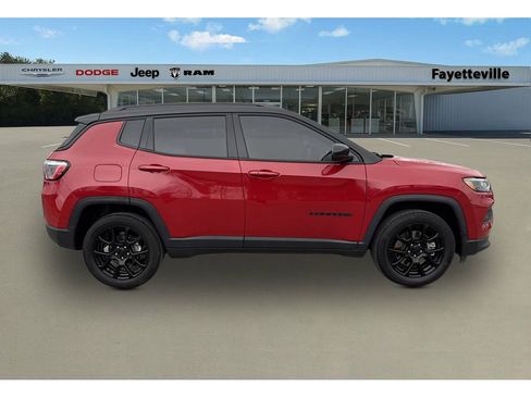 Used 2023 Jeep Compass Altitude image 2