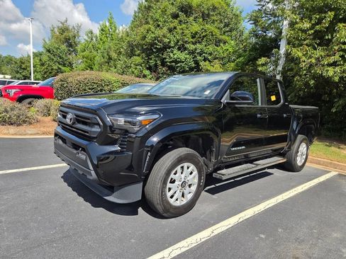Used 2024 Toyota Tacoma SR5 RWD image 3