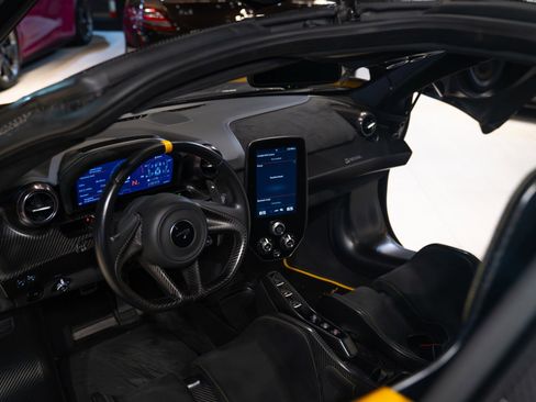 Used 2019 McLaren Senna RWD image 58