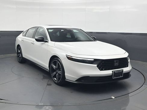 Used 2023 Honda Accord Sport image 2