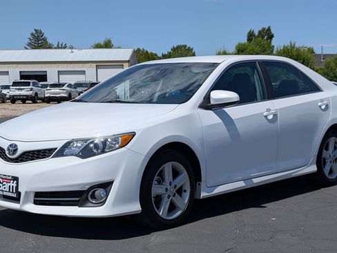 Used 2014 Toyota Camry SE FWD image 10