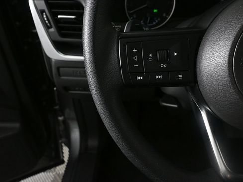Used 2023 Nissan Rogue S AWD/4WD image 10