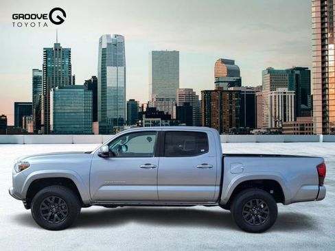 Used 2023 Toyota Tacoma SR5 w/ Technology Package image 2