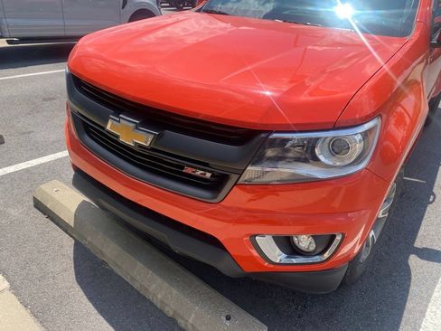 Used 2019 Chevrolet Colorado Z71 AWD/4WD image 3